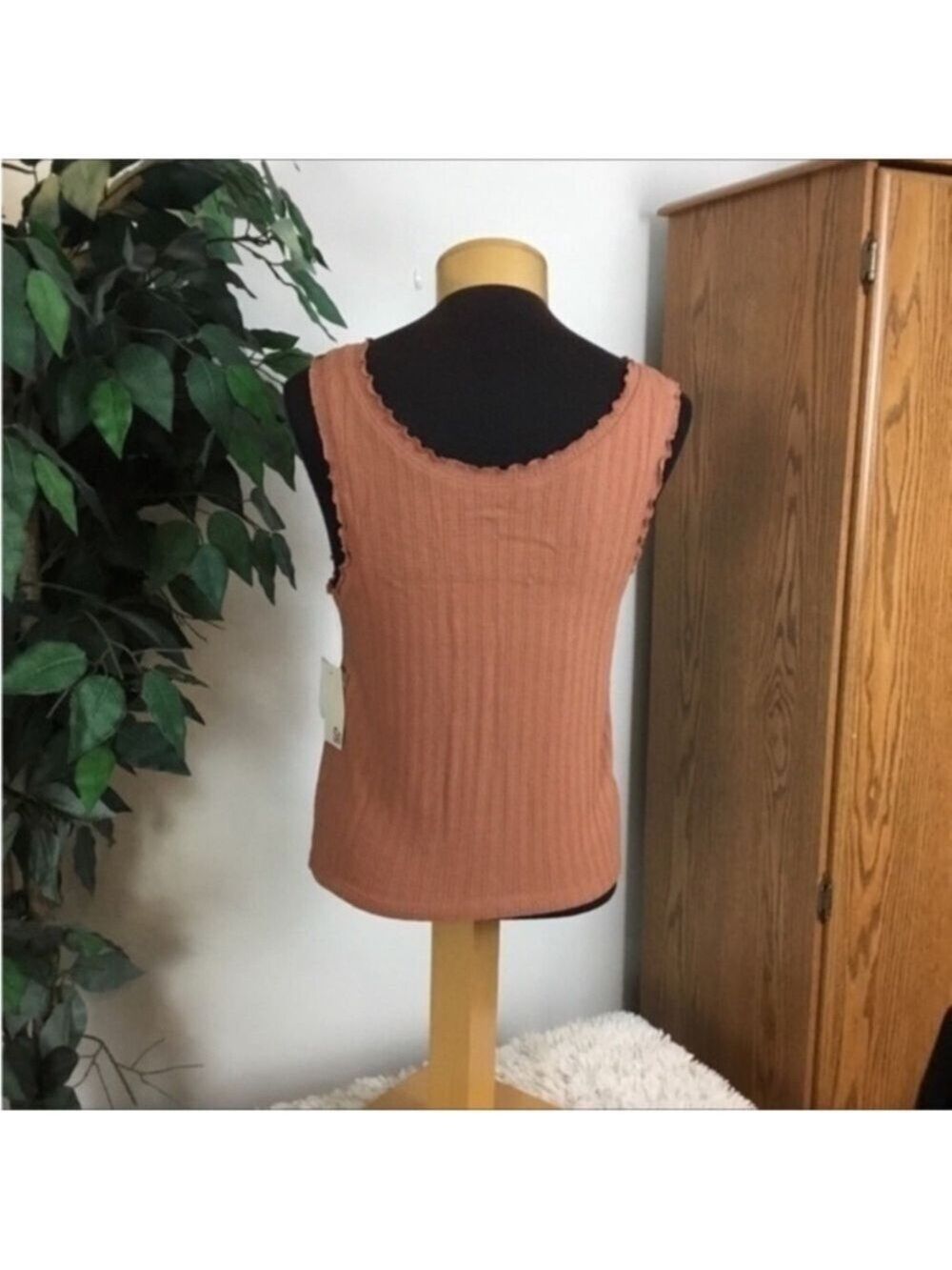 SO button down sleeveless tank Woman’s Junior’s size L cinnamon scoop neck - Picture 9 of 11